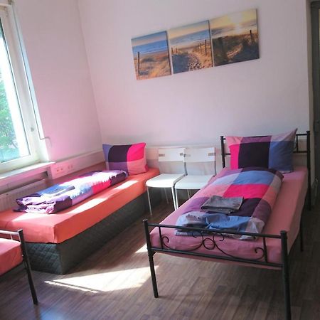 Nest City - Not A Hotel, Private Room With Shared Showers, No Parking, Breakfast, Or Kitchen, Towels Available For A Fee, Check-In 4 Pm To 11 Pm Konstanz Buitenkant foto