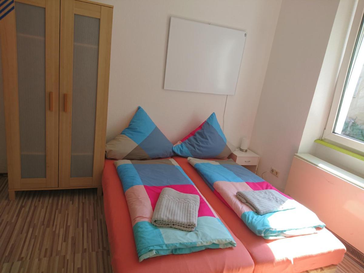 Nest City - Not A Hotel, Private Room With Shared Showers, No Parking, Breakfast, Or Kitchen, Towels Available For A Fee, Check-In 4 Pm To 11 Pm Konstanz Buitenkant foto